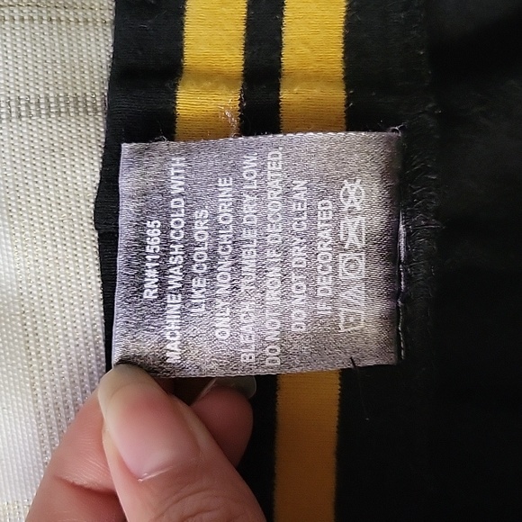 Harry Potter Hogwarts Alumni Joggers - Picture 9 of 14